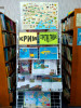 на стенді  у бібліотеці - карта України, таблички з написами: "Крим", "Спротив триває", тематична література