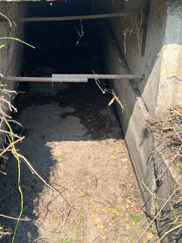 Дренажний лоток без сміття.