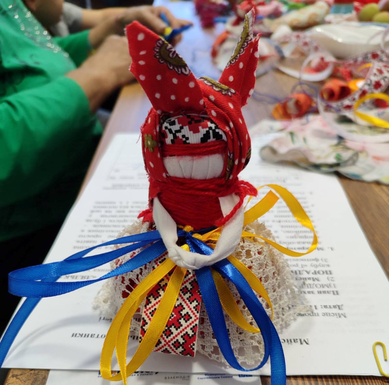 Лялька-мотанка «Порадниця», виготовлена власноруч матусею воїна. 